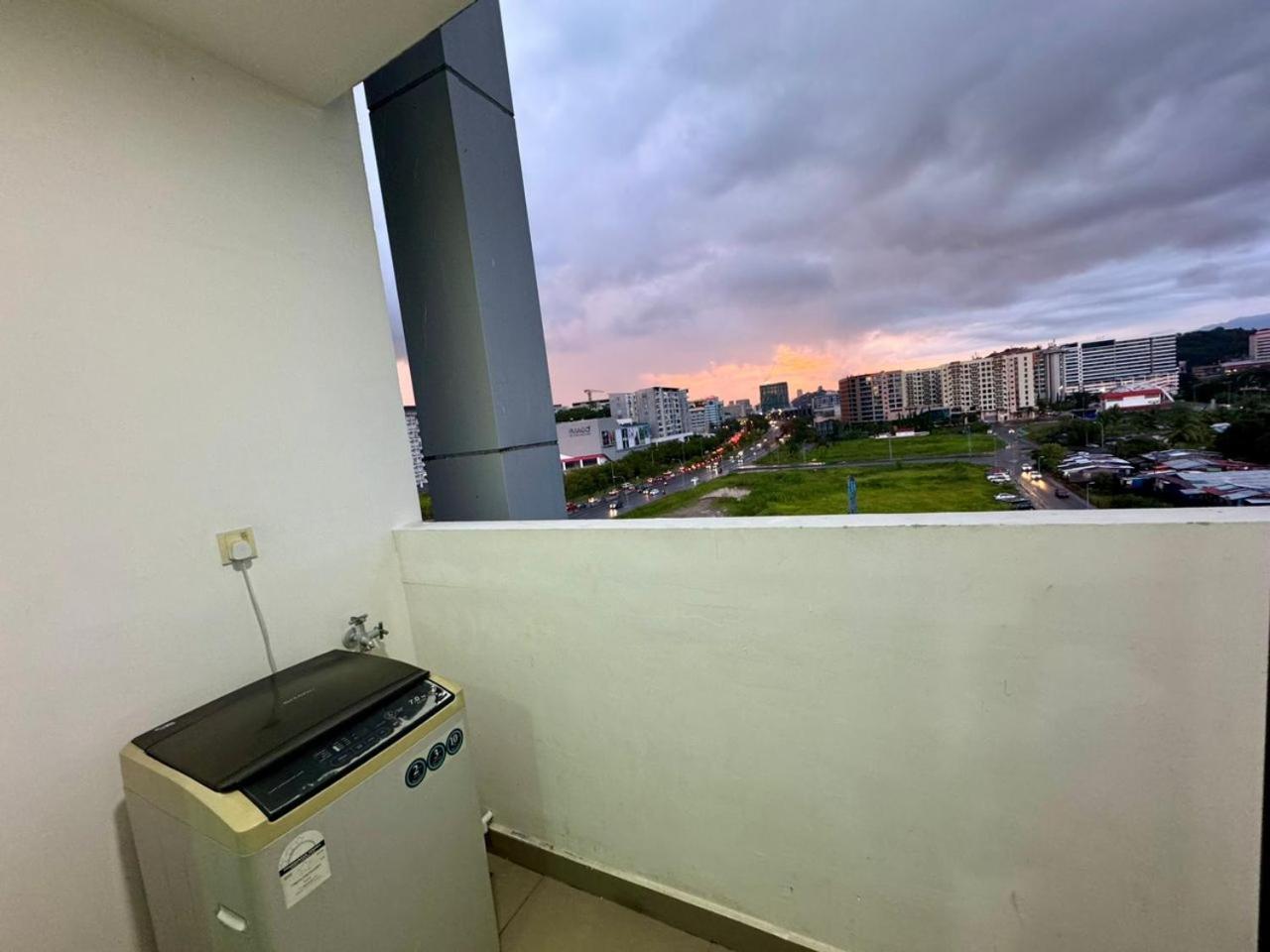 Sa Sutera Avenue Homestay Opposite Imago Kk Kota Kinabalu Exterior photo